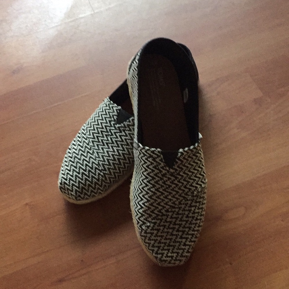 Brand new black and white Toms!!!! Size 12(Wide).